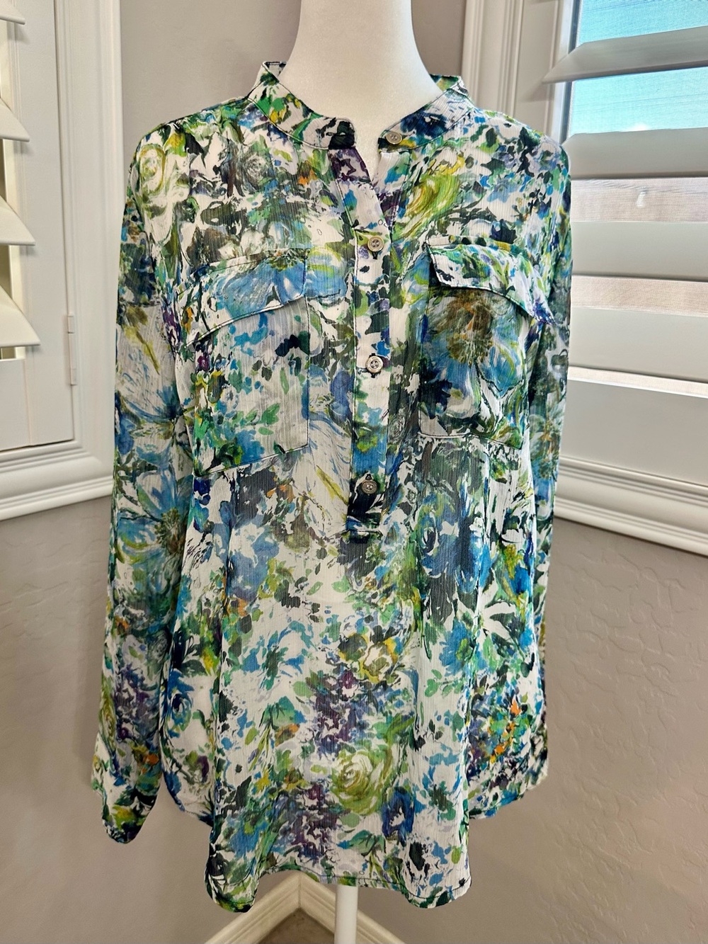 Bundle 4/$25 
Liz Claiborne Blue and Green Watercolor Floral Tunic